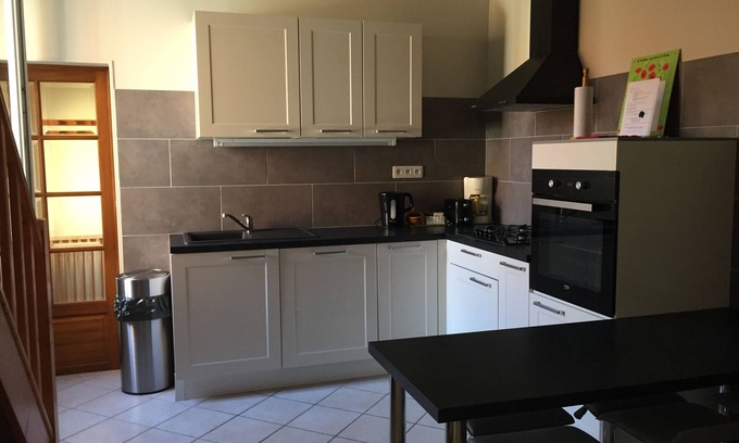 Hypercourt House | cottage with games room and fitness room in Omiécourt