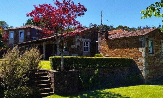 Riba de Ancora Cottage | Cottage with garden and pool, in a between-sea-and-mountain quiet village