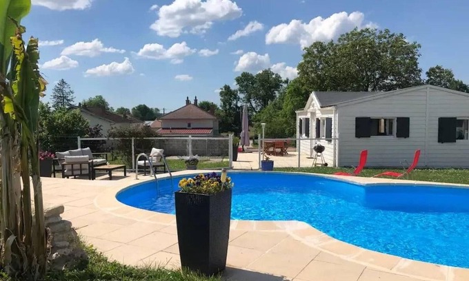 Velet Cottage | Cottage with pool, air conditioning, WiFi and private parking in Velet