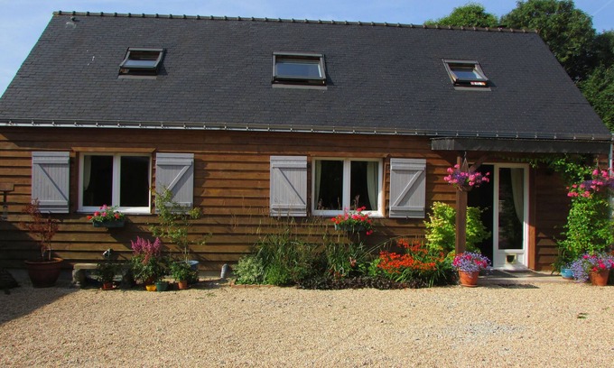 Plouray House | Cottage with Pool In Plouray, Between Pontivy And Rostrenen, Morbihan, Brittany