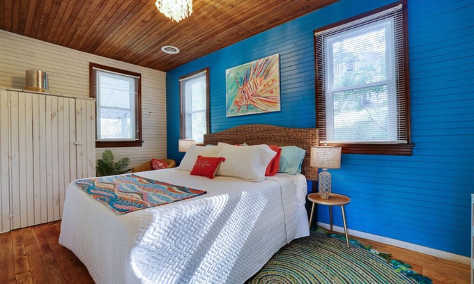 Saylorsburg House | Cottage with stunning lake views