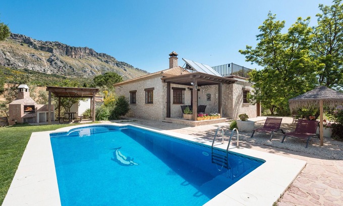 Antequera Villa | Country House 'Cortijo Era Del Realenguillo' with Mountain View, Wi-Fi and Air Conditioning