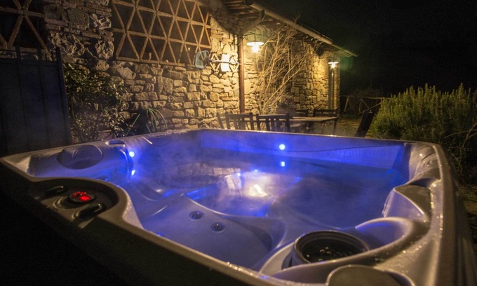 San Casciano in Val di Pesa House | Country house with Jacuzzi on the Chianti vineyards, near Florence
