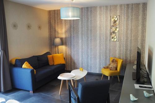 Anhee House | Couette et fourchette-Gite-Jacuzzi et jardin à Maredsous