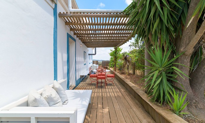 Santa Margarida da Serra Cottage | Country House with Private Terrace, Private Garden and Wi-Fi