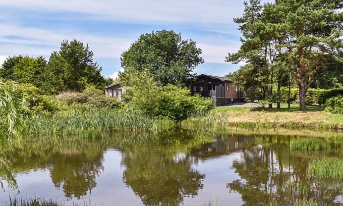 Kirkcudbright Ski Chalet | Country and modern cladded lodge.