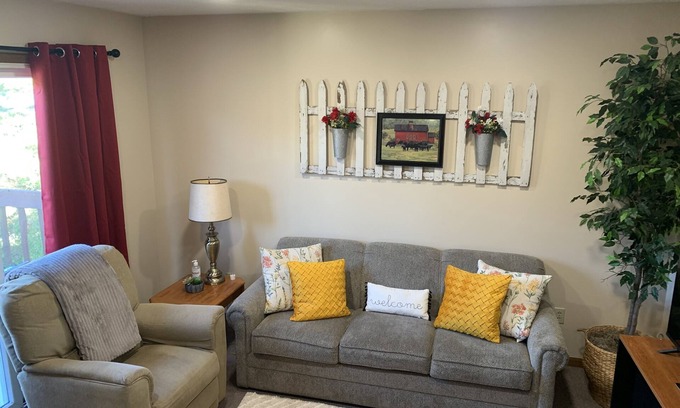 West Salem Apartment | Country apartment less than a hour to Cleveland, Akron, Mohican & Amish Country!
