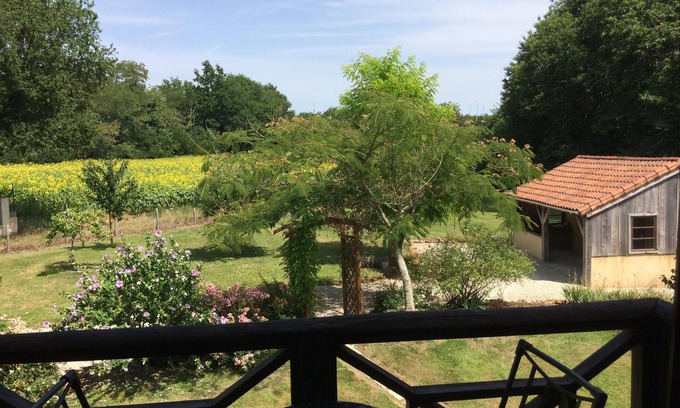 Nanteuil-en-Vallee House | Country charm in Charente limousine