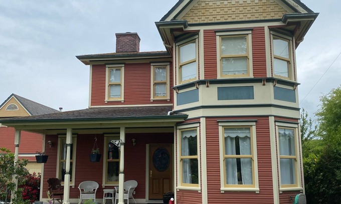 Central Saanich Other | Country Classic
