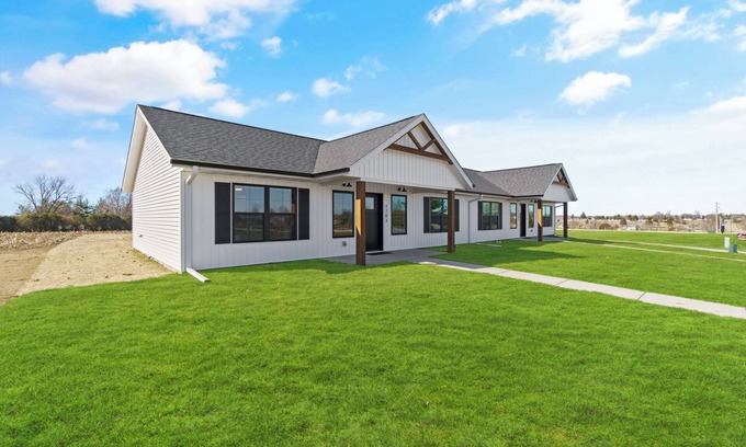 Washington County House | Country Club Cottages - 1701