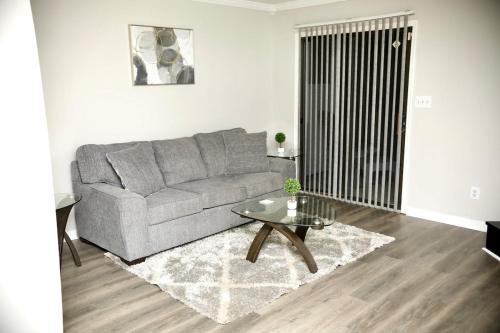 Winston - Salem Apartment | Country Club's Cozy 2-bedroom!