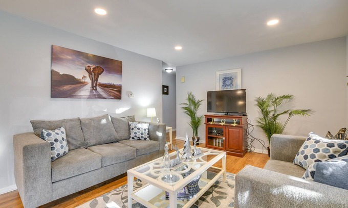 Country Club Hills House | Country Club Hills Home: Walk to Rec Center!