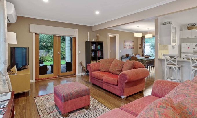Grantville House | Country Cottage by The Bay