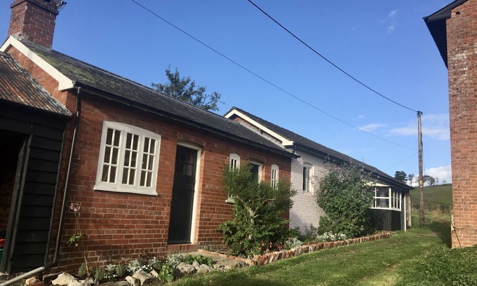 Kingswood Cottage | Country cottage in grounds of country house