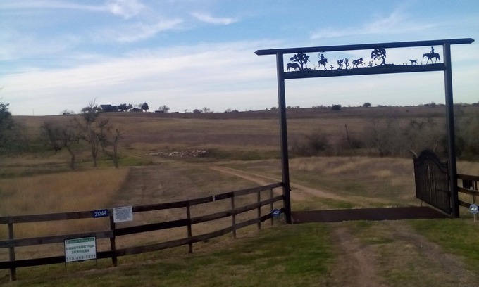 New Ulm Cottage | Country Cottage near Round Top. 13 miles from Round Top Square.