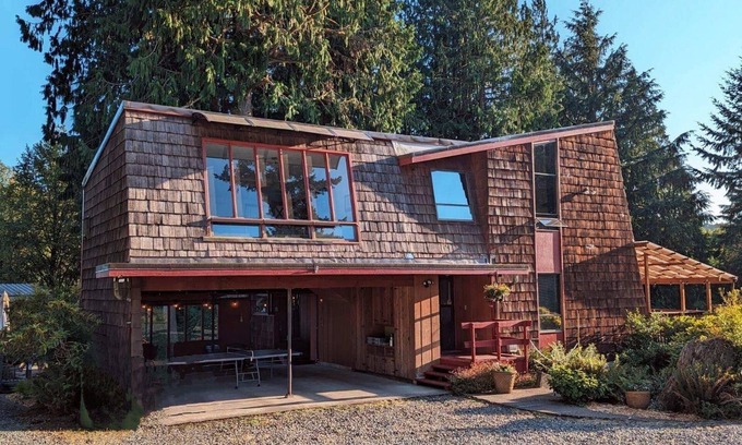 Carrolls House | Country Craftsman Cedar Retreat