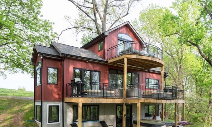 Front Royal Cottage | Country Elegance overlooking the Shenandoah River