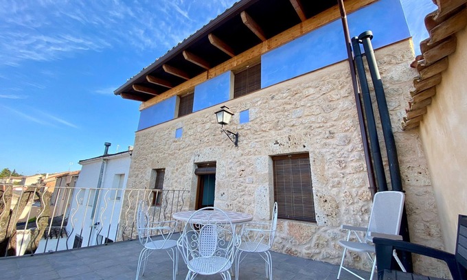 Mambrilla de Castrejon House | Country House 'La Mambla De La Ribera 1' with Mountain View, Shared Garden and Wi-Fi