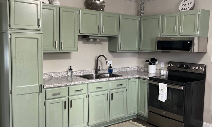 Malone Apartment | Country Farmhouse -7 minutes from Lake Winnebago