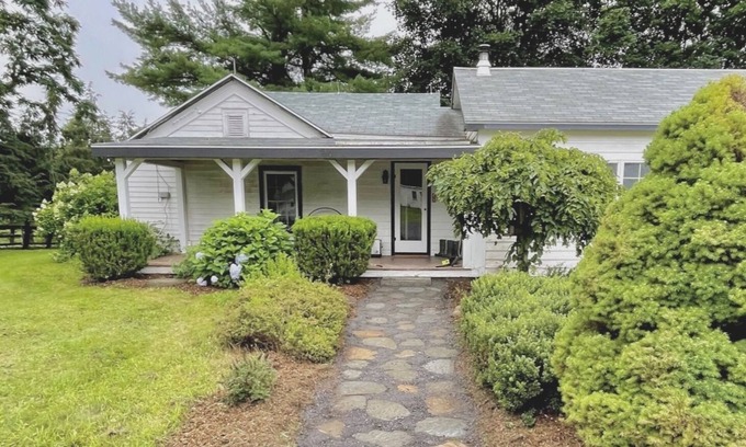 Greenville Other | Country Farmhouse with Hot tub, swimming pool & pond on 18 acres