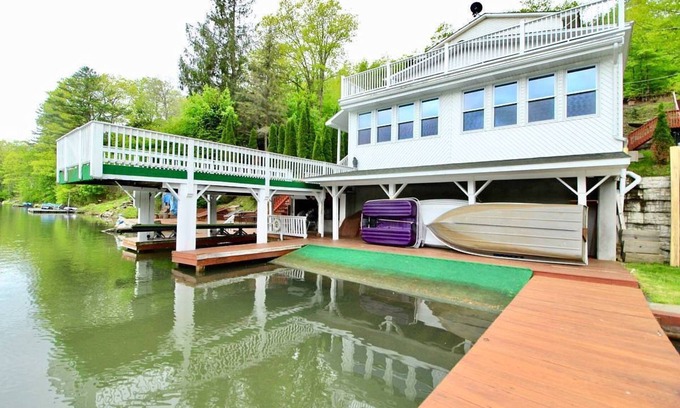 Hancock Apartment | Country Getaway: Upper House with lake access