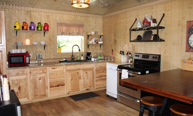 Elmo House | Country Guest House Near First Monday Trades Days