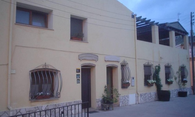 Olesa de Bonesvalls Cottage | country holiday homes - 6 rooms - 6/7 persons