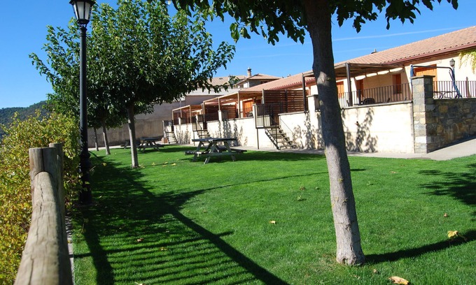 Alueza Cottage | country holiday home - Alueza House with garden