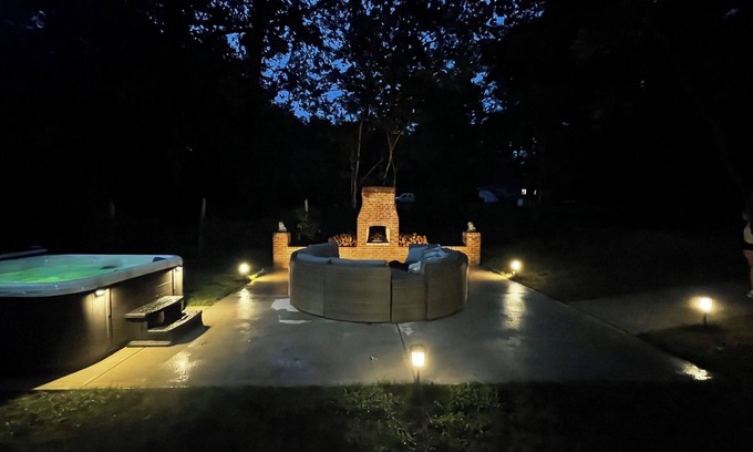 McCain House | Country Home with Hot Tub and Two Kings