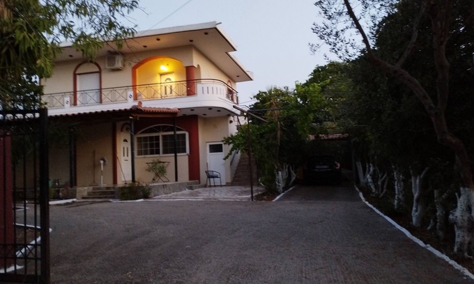 Messini Villa | Country House 'Aggeliki House' with Mountain View, Wi-Fi and Air Conditioning