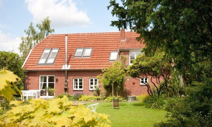 Westerstede House | Country house - bicycle route - 2 sleeping acc. - from 5 nights - fireplace - final cleaning incl