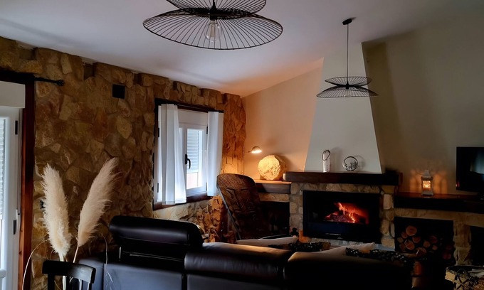 Las Nogueras House | Country House 'El Berral' with Mountain View and Balcony