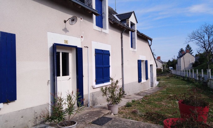 Lucay-le-Male Cottage | Country house in town with all shops