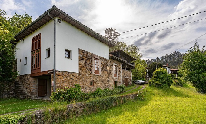 Pravia House | Country House 'La Casona 1' with Mountain View, Private Terrace and Wi-Fi
