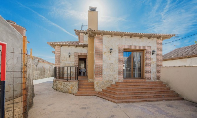 Coca House | Country House 'Los Alisos' with Private Pool, Private Terrace and Wi-Fi