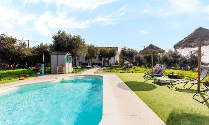 Santiago do Escoural Villa | Country House 'Monte Da Masmorra De Baixo' with Private Pool, Garden and Wi-Fi