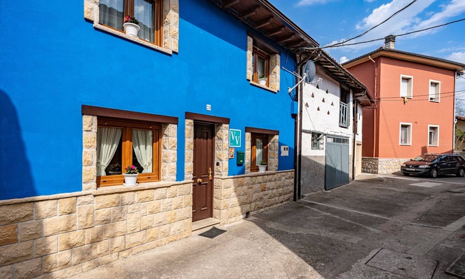 Soto de las Duenas House | Country House 'Nuberu' with Mountain View, Wi-Fi and Air Conditioning