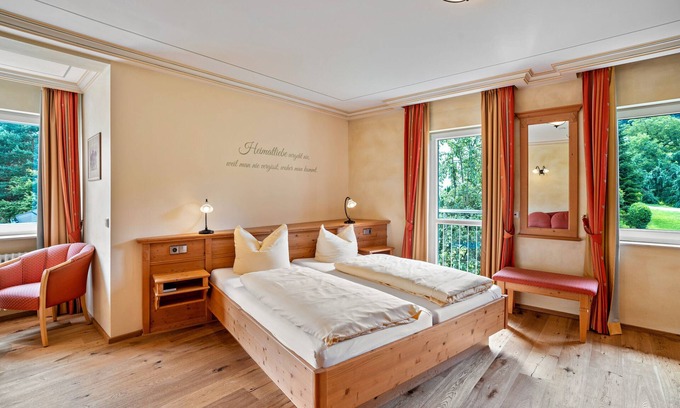 Buehlertal Bed & Breakfast | Country House Room 'Heimatliebe' with Mountain View, Wi-Fi and Air Conditioning
