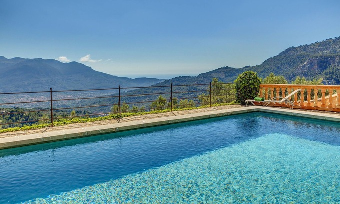 Fornalutx Villa | Country House 'Sa Cabana Vella Fornalutx' with Mountain View, Pool and Wi-Fi