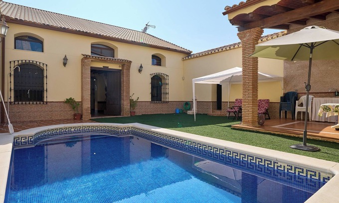 Montilla House | Country House 'Santa Fe' with Private Pool, Wi-Fi and Air Conditioning