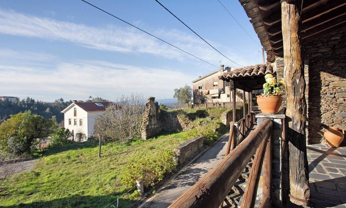 Lousa House | Country House 'Sereno Na Natureza' with Mountain View, Balcony and Wi-Fi