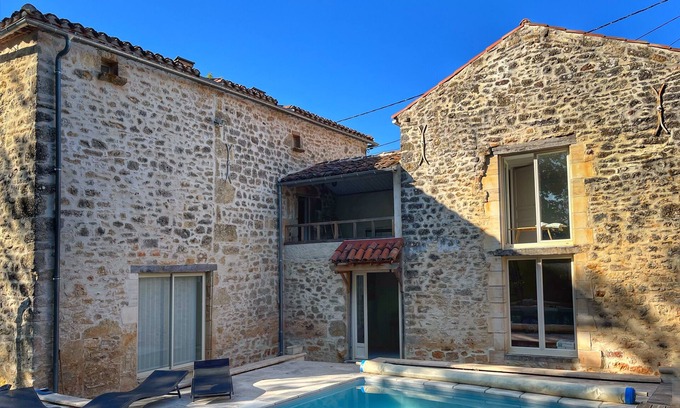 Albas House | Country house surrounded by vineyards close to amenities
