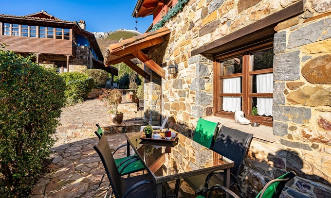 Ricabo House | Country House 'Valle De Bueida El Grillo' with Mountain Views, Private Terrace and Wi-Fi