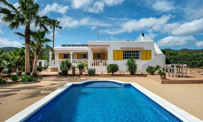 Sant Carles de Peralta Villa | Country House 'Villa Can Andreuet De Baix' with Mountain View, Wi-Fi and Air Conditioning