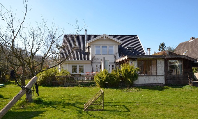 Heiloo House | Country house with 1200 m² garden in a beautiful location. Rest, relaxation and comfort!