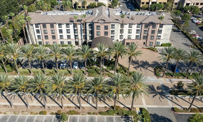 Ontario Hotel | Country Inn & Suites by Radisson, Ontario at Ontario Mills, CA