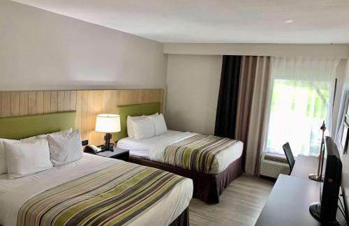 Milan Hotel | Country Inn & Suites by Radisson, Sandusky South, OH