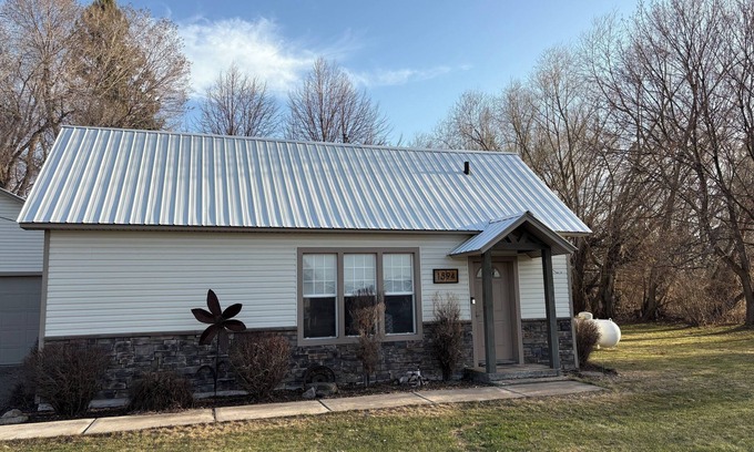 St. Anthony House | Country living house 5 min to sand dunes with large patio, hot tub, and fire pit