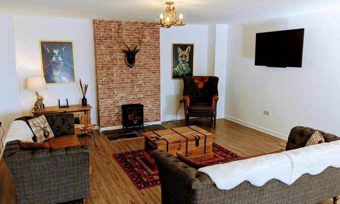 Lydney House | Country Lodge Retreat