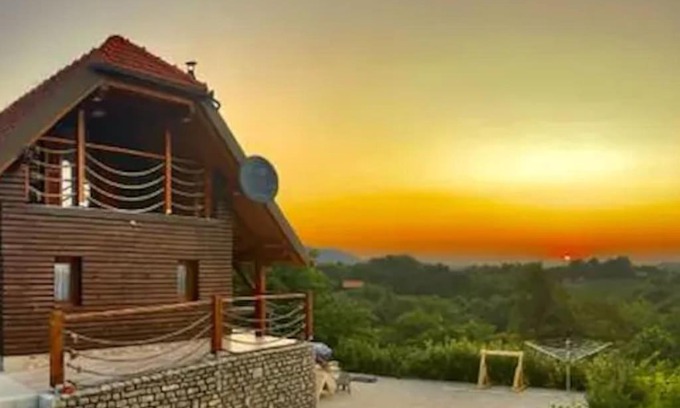 Sromlje Ski Chalet | Country Lodge